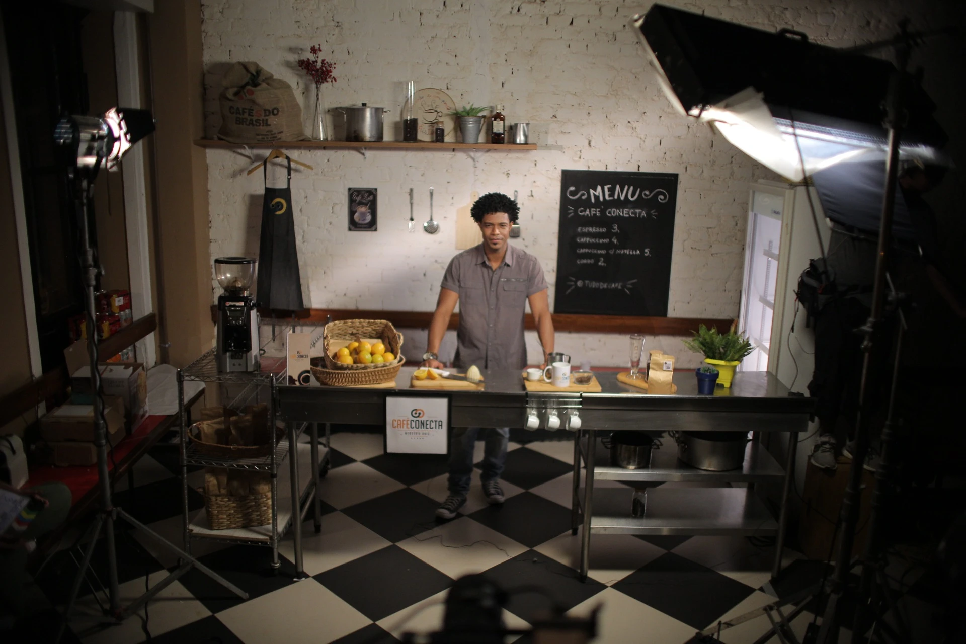 Câmeras e iluminação no cenário de receitas
