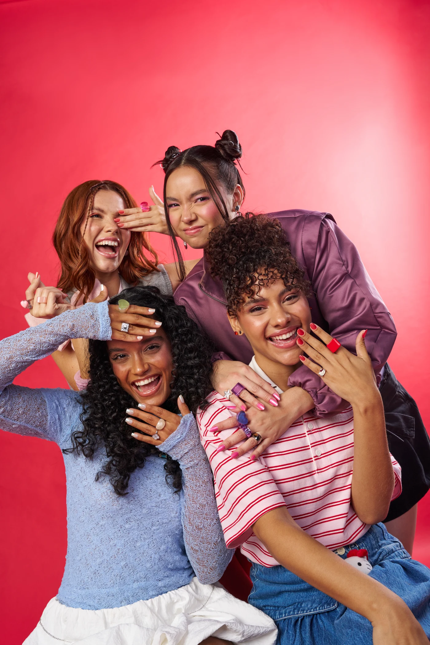 As quatro modelos reunidas no shooting Colorama Hello Kitty and Friends