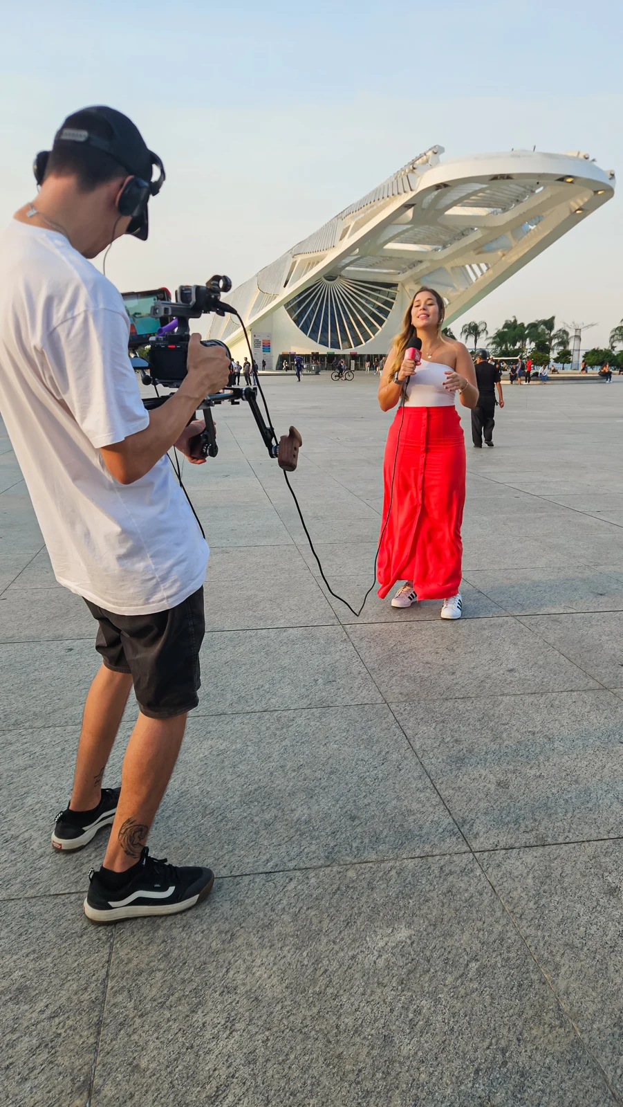 Equipe gravando uma apresentação externa